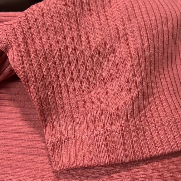 Uniqlo Ribbed T-Shirt (M) - Picture 5 of 5